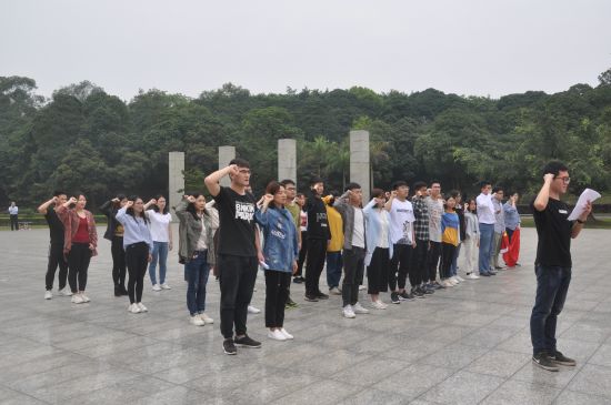 广西民族大学民社学院师生代表赴自治区烈士陵园开展缅怀革命先烈扫墓活动
