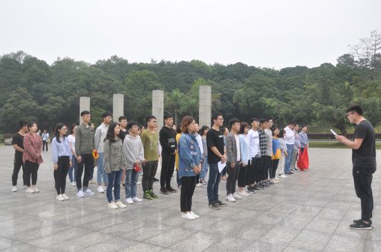 广西民族大学民社学院师生代表赴自治区烈士陵园开展缅怀革命先烈扫墓活动
