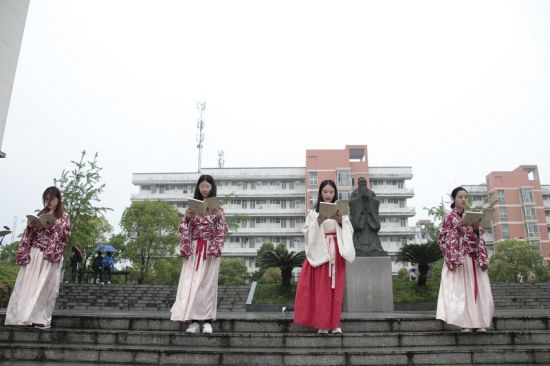 广西师范大学200余名学子助力爱心公益,再掀“国学诵读热”