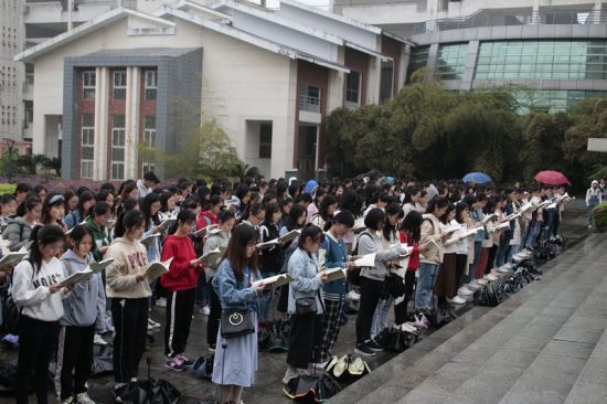 广西师范大学200余名学子助力爱心公益,再掀“国学诵读热”