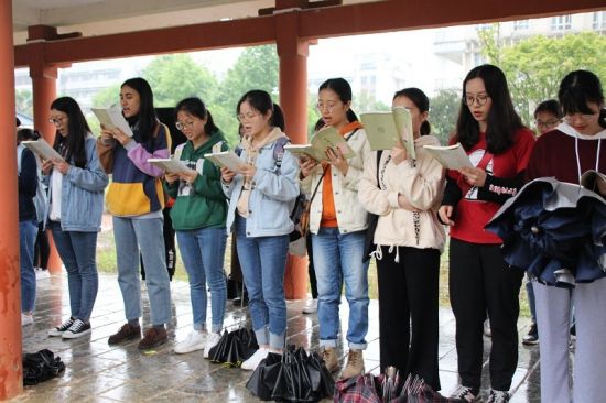 广西师范大学200余名学子助力爱心公益,再掀“国学诵读热”