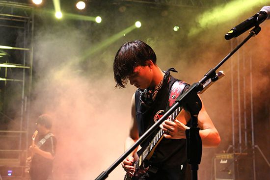 以青春之音 涤夏日之燥 ——北部湾大学校园音乐节燃情上演