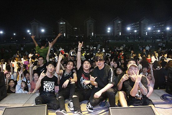 以青春之音 涤夏日之燥 ——北部湾大学校园音乐节燃情上演