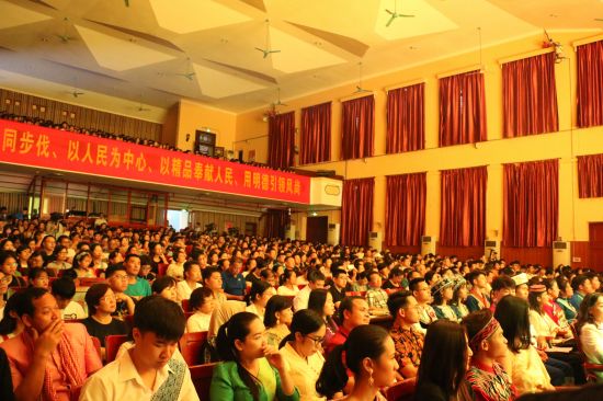 第29届中国戏剧梅花奖获奖演员走进广西民族大学慰问演出