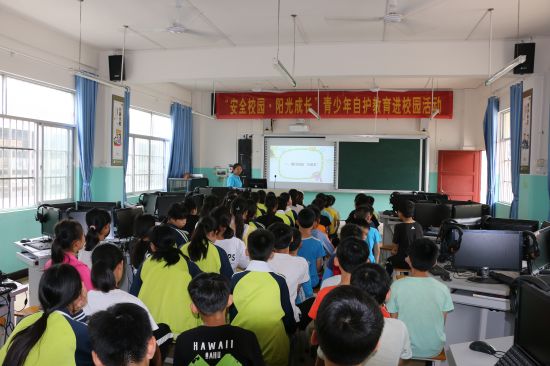 隆安县开展“安全校园 · 阳光成长“青少年自护教育进校园活动