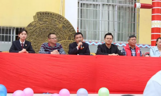 灌阳县开展以“大手拉小手，你我共成长”为主题的亲子活动