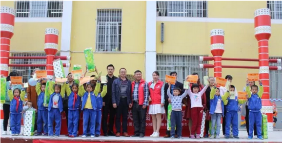 灌阳县开展以“大手拉小手，你我共成长”为主题的亲子活动