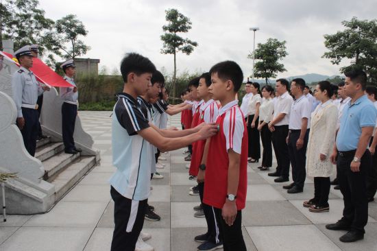 容县开展纪念五四运动100周年特别主题团日活动