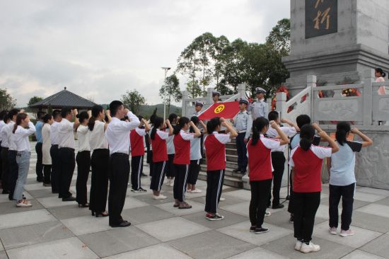 容县开展纪念五四运动100周年特别主题团日活动