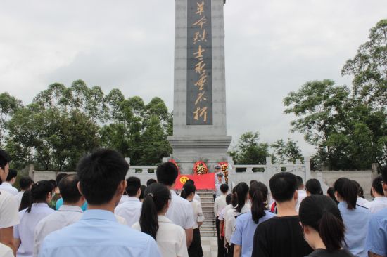 容县开展纪念五四运动100周年特别主题团日活动