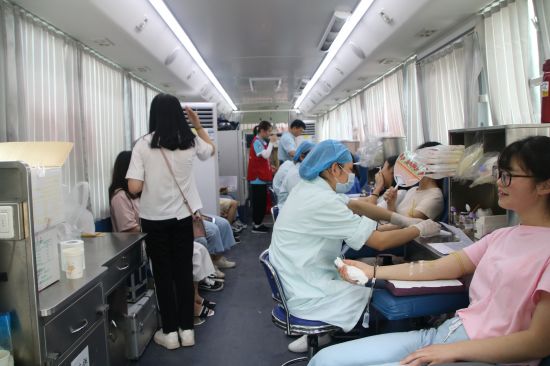 “青春澎湃,脉动青春”——广西民族大学志愿献血活动顺利开展