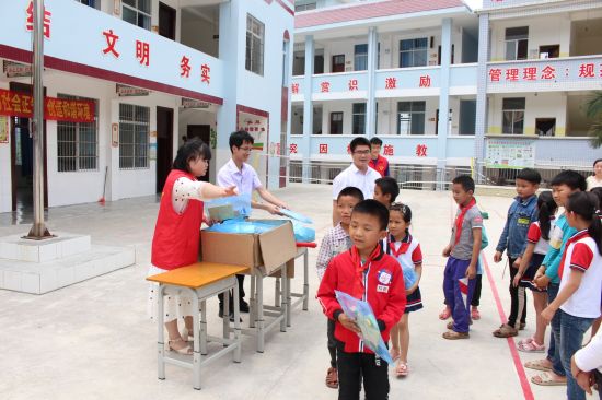 团县委开展庆六一“助梦学堂·点燃希望”公益活动