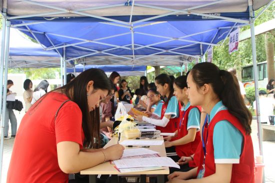 “青春澎湃,脉动青春”——广西民族大学志愿献血活动顺利开展