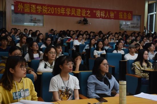 广西师范大学开展“金凤归来”第4场大型公益报告会