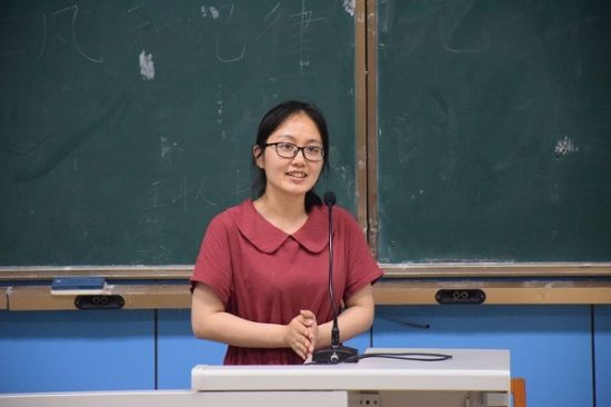 广西师范大学物理科学与技术学院举行“金凤归来”道德讲堂活动