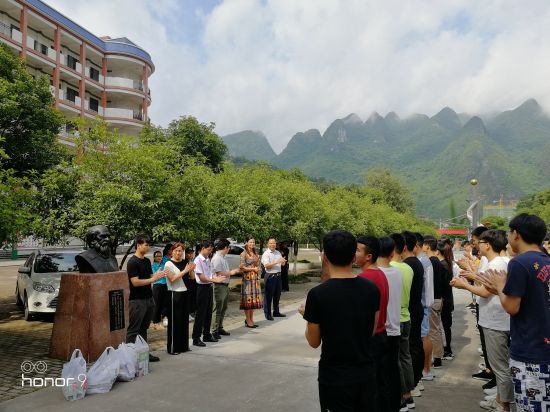 天峨县开展2019年“助力高考，拼搏圆梦活动”