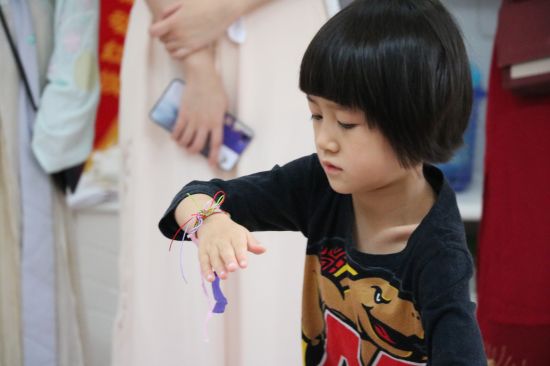 广西民族大学“启萌计划”之子非鱼汉服社入园教学活动顺利开展