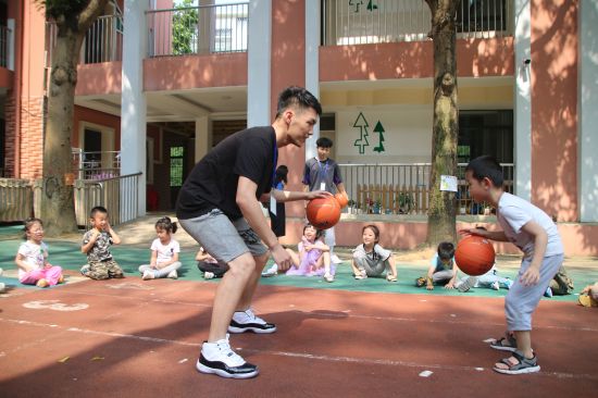 广西民族大学薪火相传爱心接力协会、篮球协会“启萌计划”教学活动顺利进行