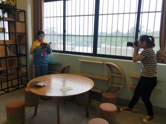 隆安县开展“爱的快递”关爱留守儿童活动！