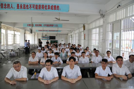 广西民族大学“彩虹桥行动”青年志愿者开展帮教活动