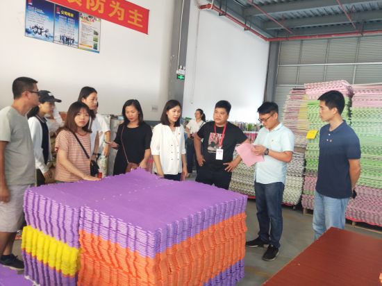 团化州市委到隆安县开展公益助学活动