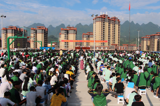 天峨团县委开展护眼公益活动