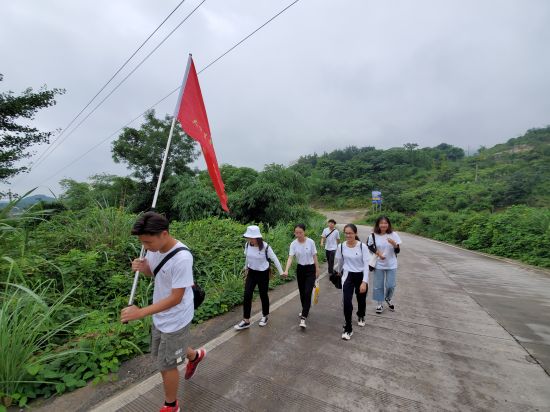 博文学子走进兴安,看粉洞村“新三同”模式促脱贫