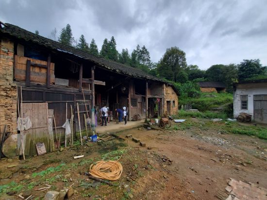 博文学子走进兴安,看粉洞村“新三同”模式促脱贫