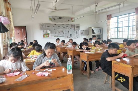 “独秀学子义教行，童心绘梦新时代”——广西师范大学青年志愿者协会美术学院分会赴梧州开展2019年暑期义教