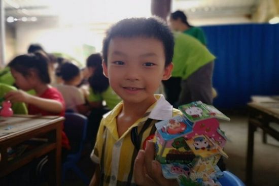 广西师范大学兴安县溶江镇挂职队开展“大学生志愿服务儿童家园”活动