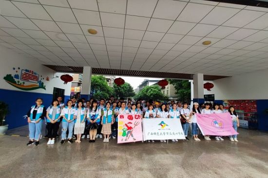 广西师范大学万众爱心学校开展“校外辅导员”活动