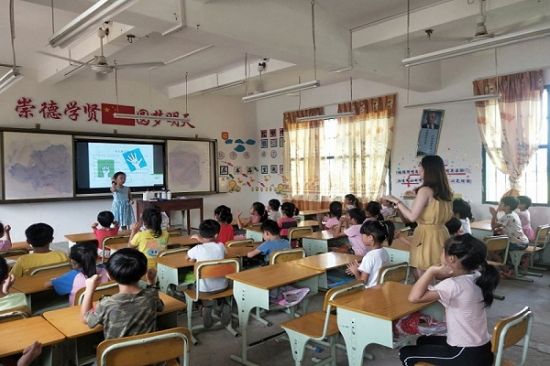 “独秀学子义教行，童心绘梦新时代”——广西师范大学青年志愿者协会美术学院分会赴梧州开展2019年暑期义教