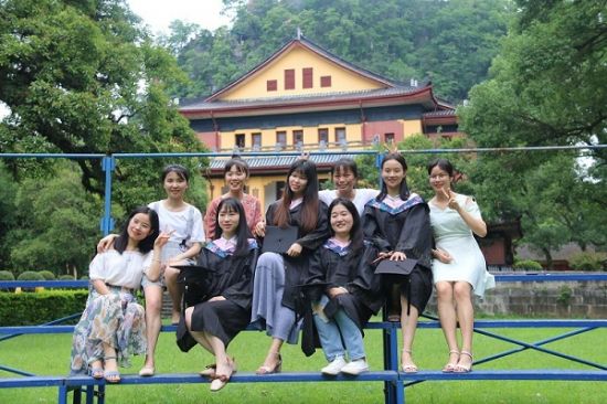 广西师范大学历史文化与旅游学院举行2019届本科生毕业典礼暨学位授予仪式