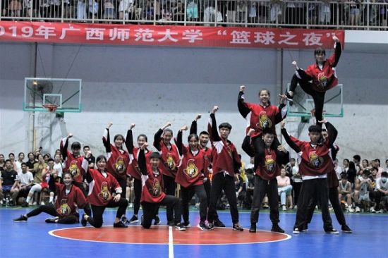广西师范大学举办2019年 “篮球之夜”,经济管理学院精英火力全开,燃爆全场