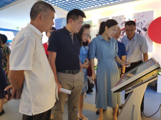 市政协委员视察灌阳县“青少年之家”建设情况