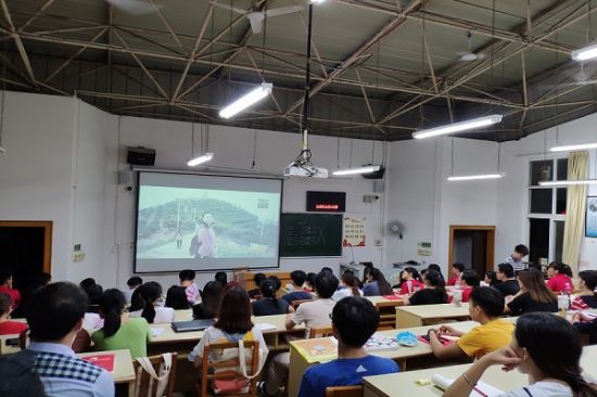 广西师范大学第十二期青马班开展主题学习讨论会