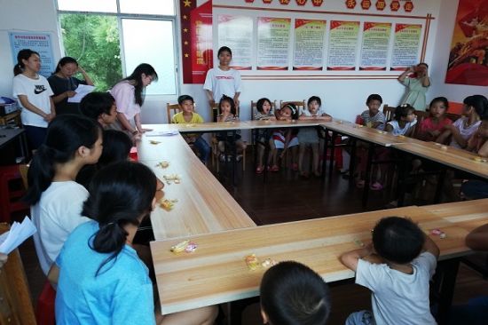 广西师范大学贵港市乡镇挂职队开展“关爱贫困村儿童，助力扶贫攻坚”志愿服务活动