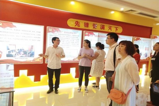 广西师范大学化学与药学学院“春兰”大学生社会调研团队开展荔浦市衣架企业生产经营状况调研活动——以荔浦市俏天下有限公司为例