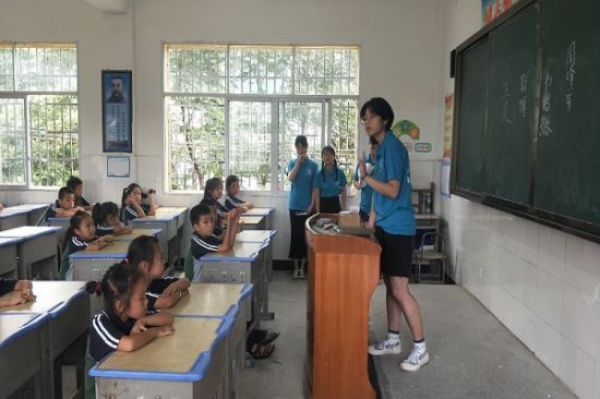 “百年五四奏新韵，书香浸润促成长”广西师范大学农村儿童阅读计划志愿团队开展志愿服务活动