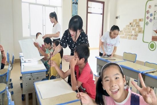 广西师范大学万众爱心学校积极开展暑假爱心教室活动