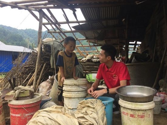 独秀青年助脱贫，勠力同心促攻坚 ——广西师范大学“三下乡”暑期社会实践活动助力脱贫攻坚