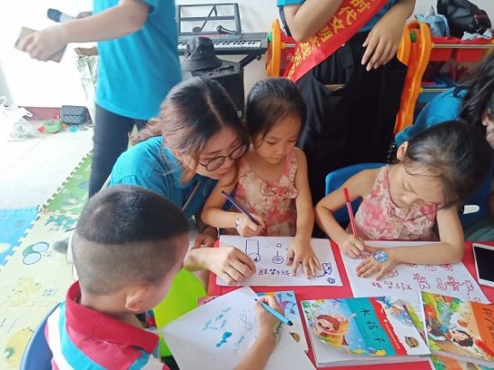 独秀青年助脱贫，勠力同心促攻坚 ——广西师范大学“三下乡”暑期社会实践活动助力脱贫攻坚