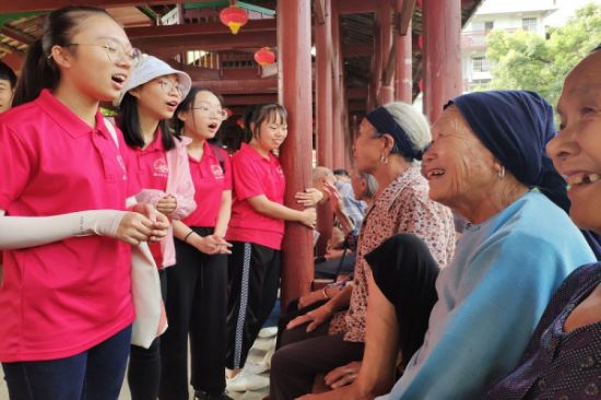 广西师范大学青马学子深入资源车田乡助力扶贫攻坚