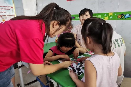 广西师范大学青马学子开展关爱留守儿童活动