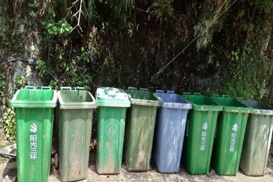 广西师范大学“绘梦乡村”小队走进苗族乡,积极助推乡村人居环境改善