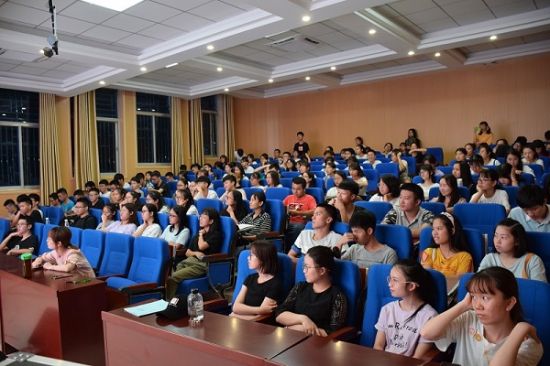 广西师范大学物理科学与技术学院开展榜样学子励志报告会