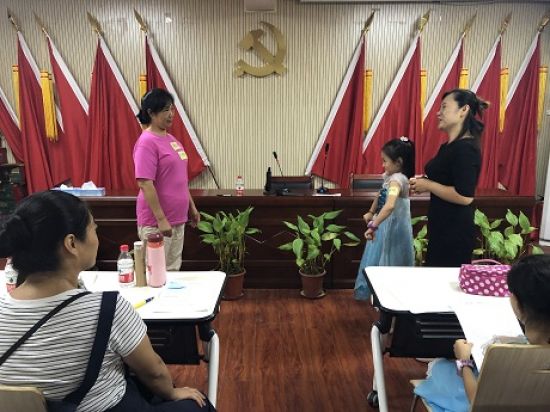 秀峰区解东社区团支部举办“如何培养孩子良好的学习习惯”亲子互动课堂