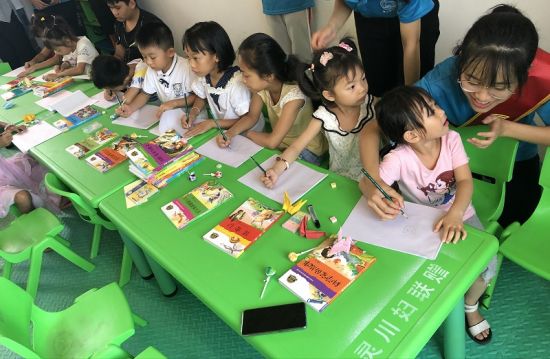 广西师范大学团务中心书香浸童年团队开展农村儿童阅读计划“百年五四奏新韵，书香浸润促成长”志愿服务活动