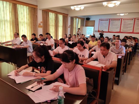 隆安县召开基层团组织整顿攻坚推进会暨乡镇中学团总支部述职评议会议