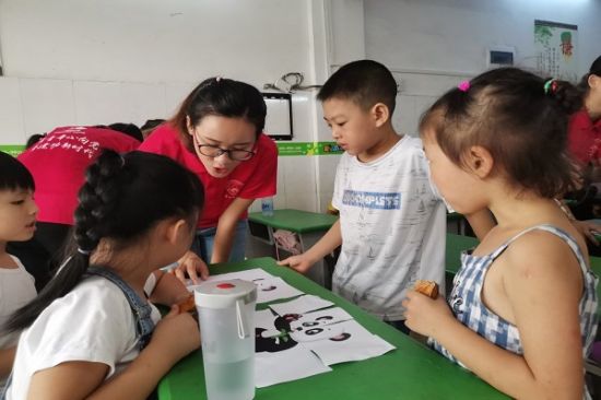 爱心守护，希望“童”行——广西师范大学青马学子开展关爱留守儿童暨社会主义核心价值观宣讲活动